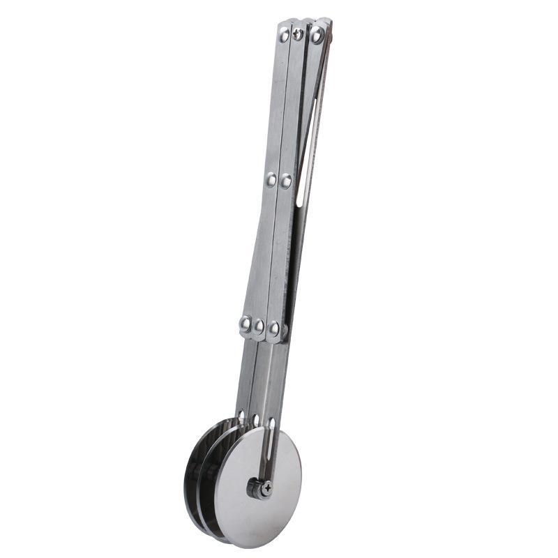 Tres ruedas y una caja blanca.