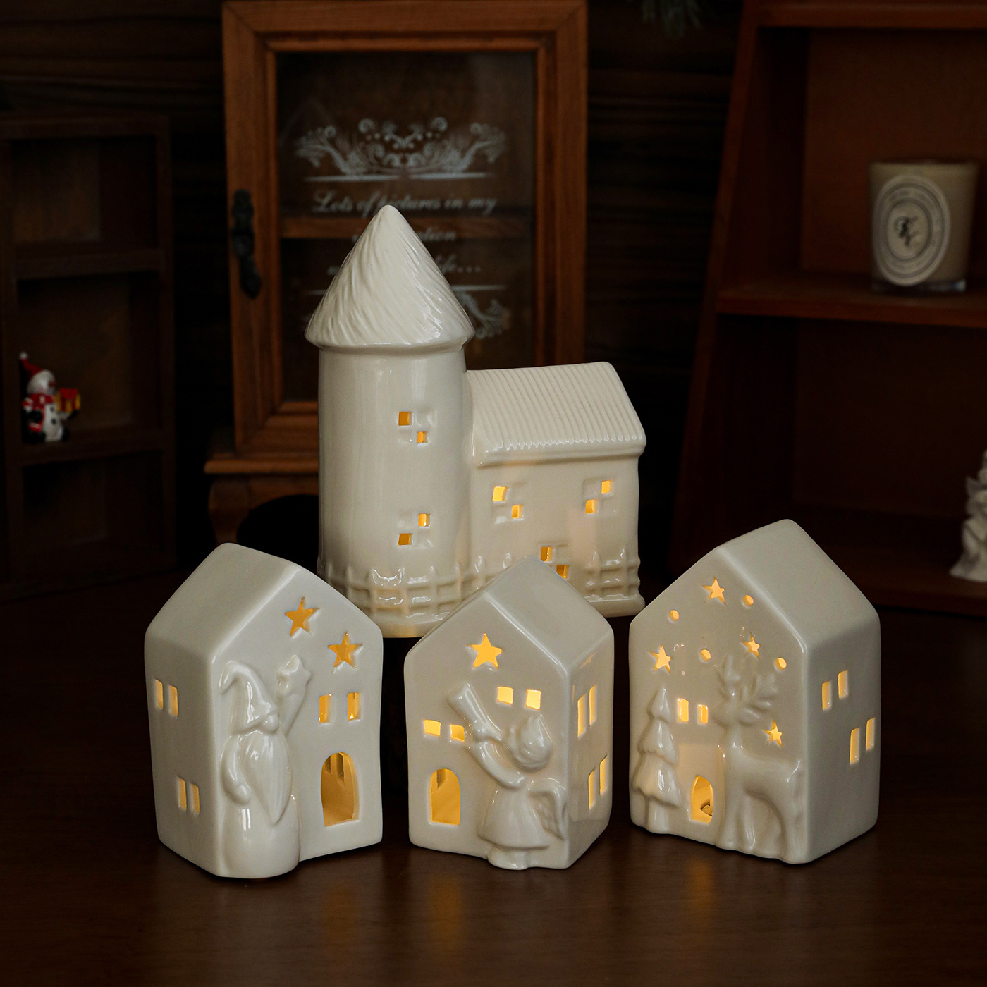 Nuevos productos transfronterizos decoración de cerámica luminosa casa de Navidad casa de estilo europeo hueco decoración de mesa lámpara de noche luz de atmósfera en stock