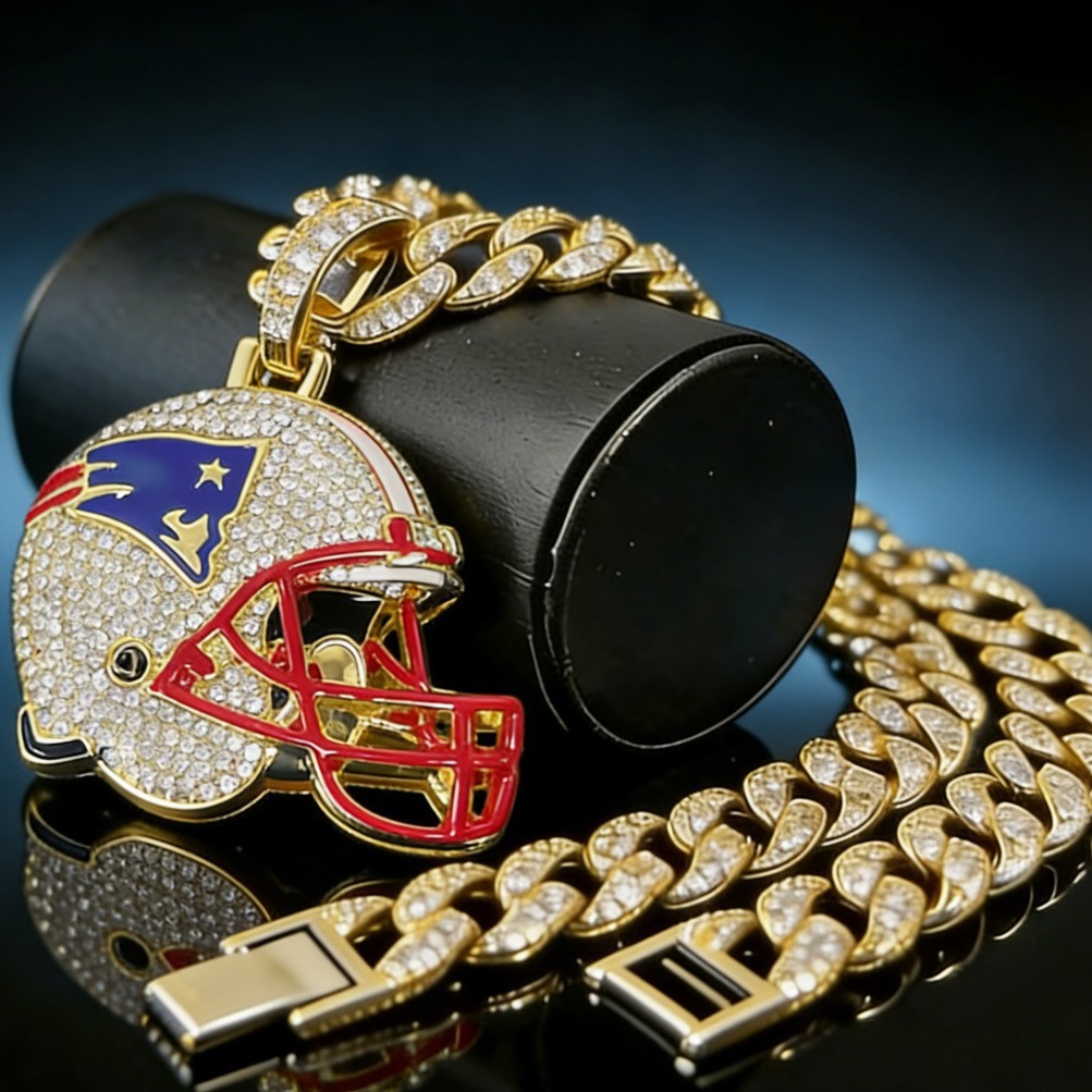 Europa y América Hip-Hop Nueva Inglaterra Patriots Casco de diamante completo Collar de hombre cadena cubana Elemento de equipo NFL
