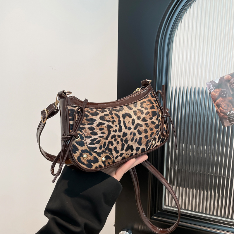 Bolsa de patrón leopardo nuevo estilo retro coreano arco de moda de color contrastante empalme de tendencia personalidad extranjera sensación de hombro bolso axilar