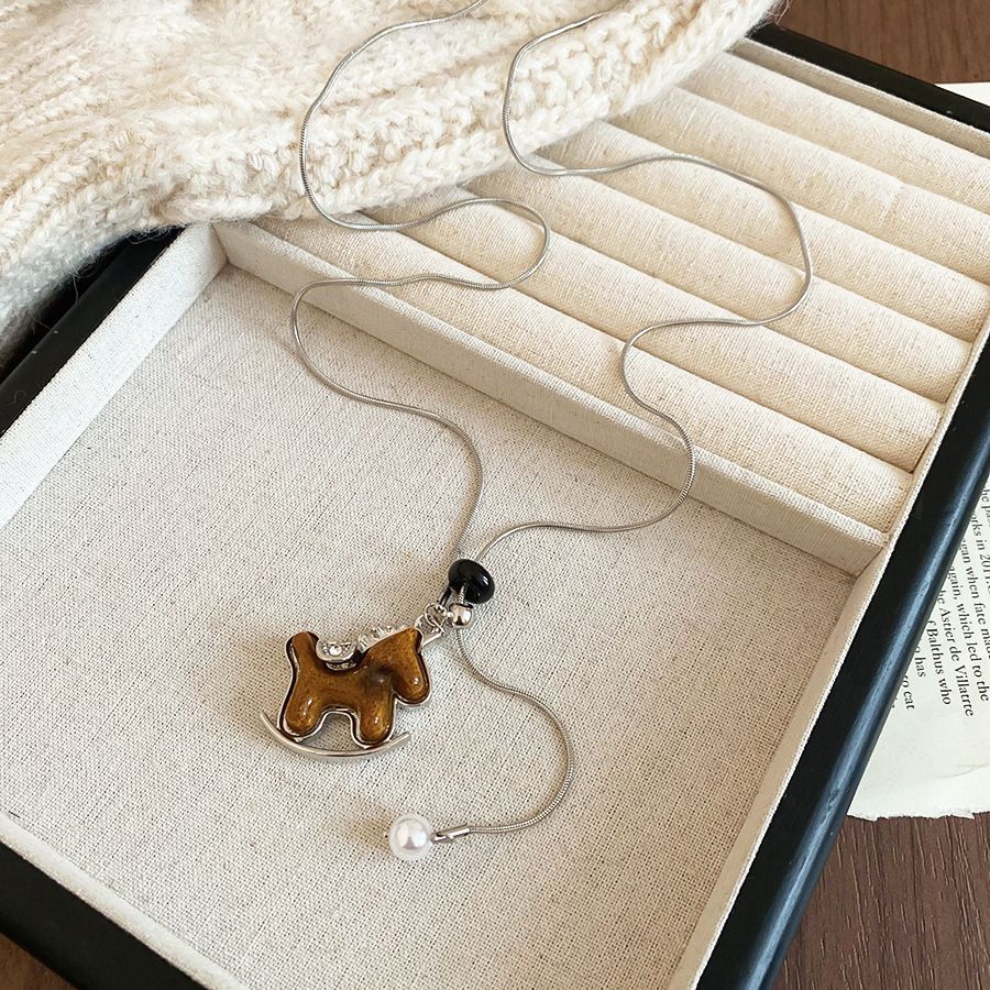 Oro verdadero eléctrico galvanis colgante de piedra pony pendientes collar ligero lujo nicho universal conjunto temperamento alta sensación de joyería mujer