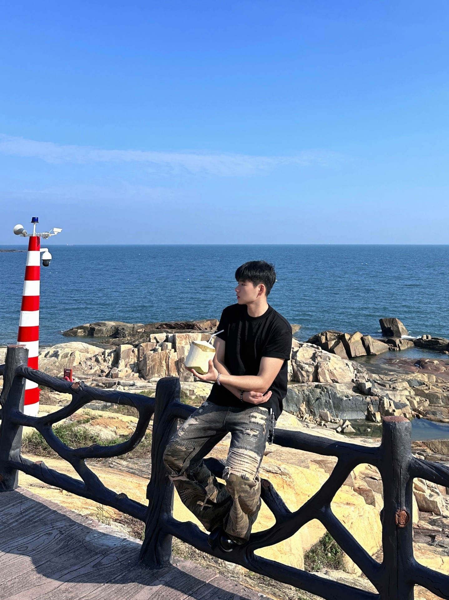 Junge Europäischen Und Amerikanischen Stil Pad Tuch Camouflage Patchwork Zerrissene Jeans 2025 Neue Street Fashion Design Lose Gerade_voghion.com