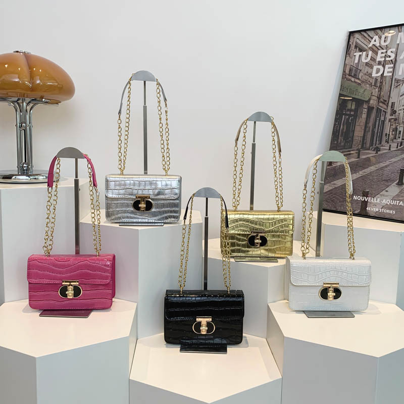 Fashion chain lock handbag 2024 new shiny stone pattern small square versatile and stylish single shoulder crossbody bag_voghion.com
