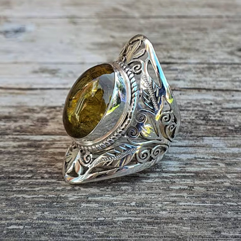 Anello da uomo retro con pietra preziosa lega bicolore artista_voghion.com