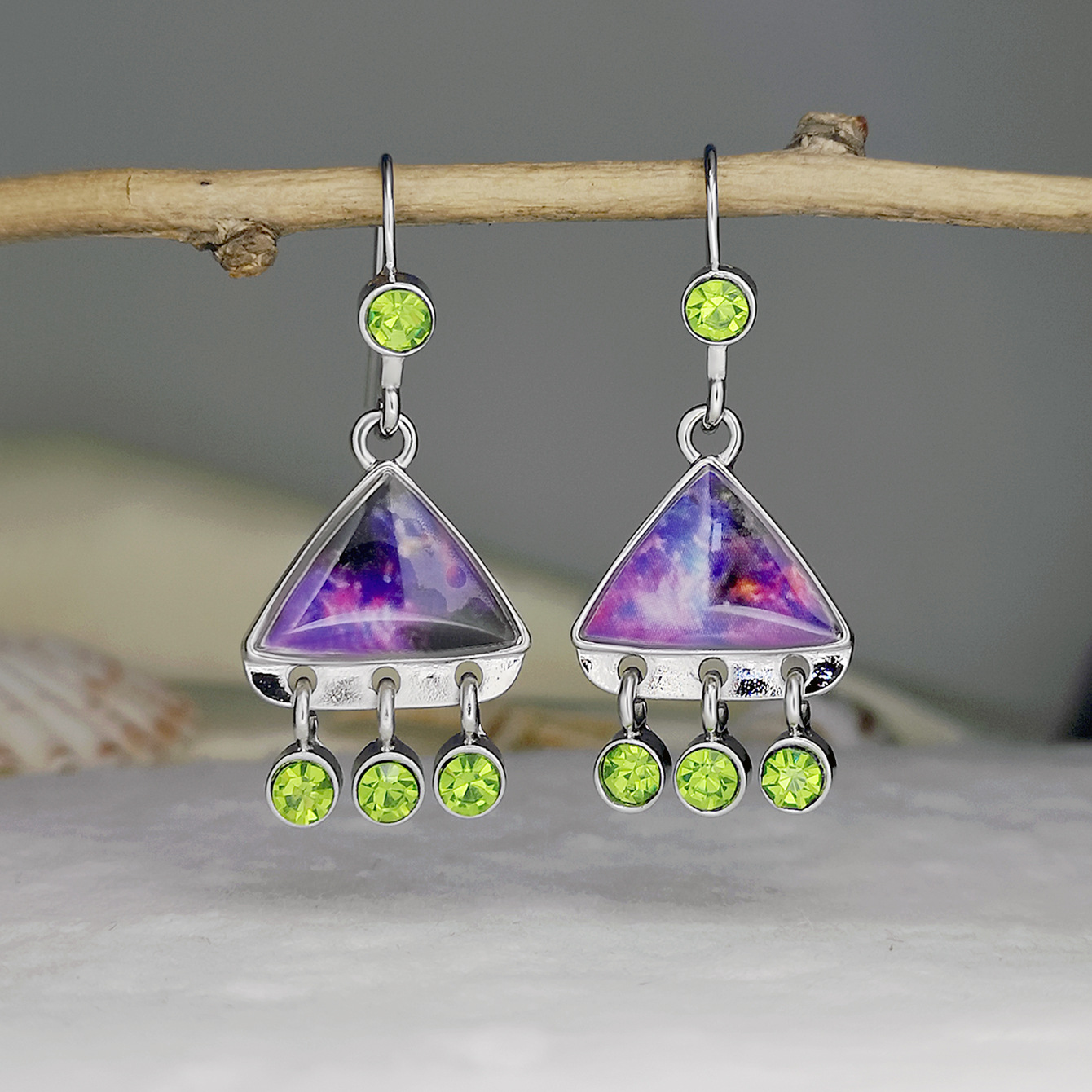 Mode Kreative Dreieck Farbe Ozean Opal Ohrringe Quaste Ohrringe display picture 4