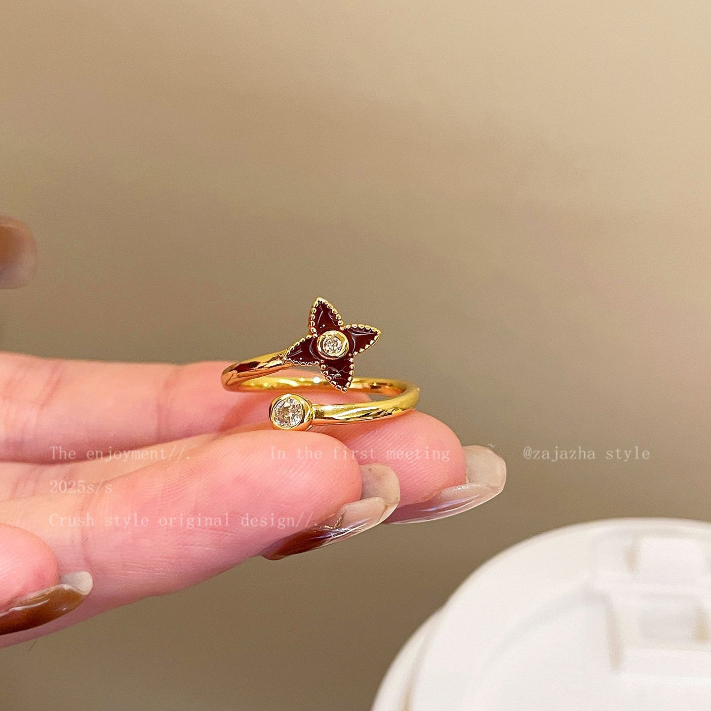 Sparkling Designer Ring For Women, Elegant And Comfortable Piece_voghion.com