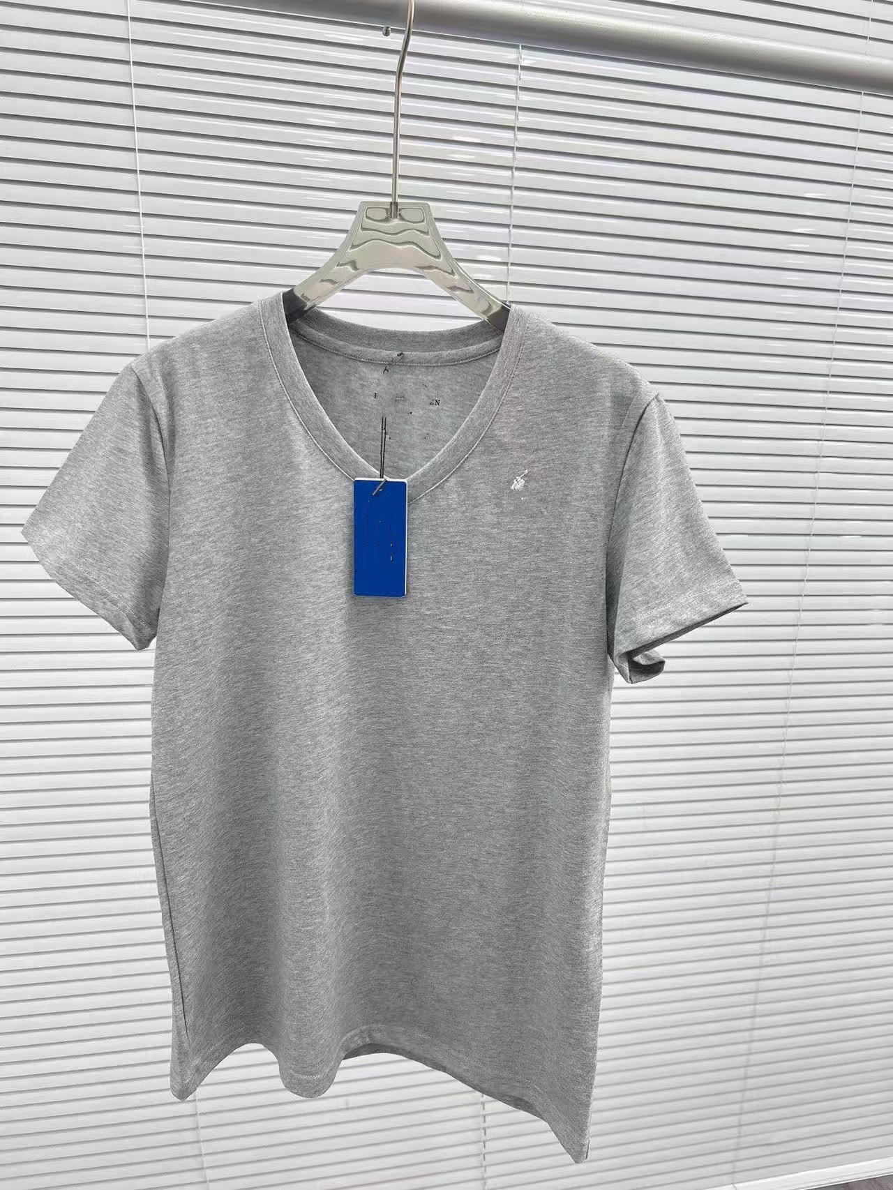 회색
