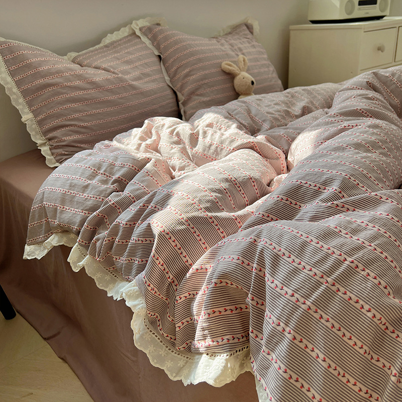 Jacquard de algodón lavado con agua en la cama de cuatro piezas conjunto de 2025 nueva sábanas de encaje de viento princesa cubierta de tres piezas conjunto de cuatro estaciones