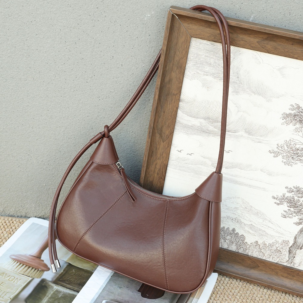 Women's Retro Top Grain Vegetable-Tanned Leather Crescent Bag, New Crossbody Shoulder Bag For Commuting - Thumbnail 7