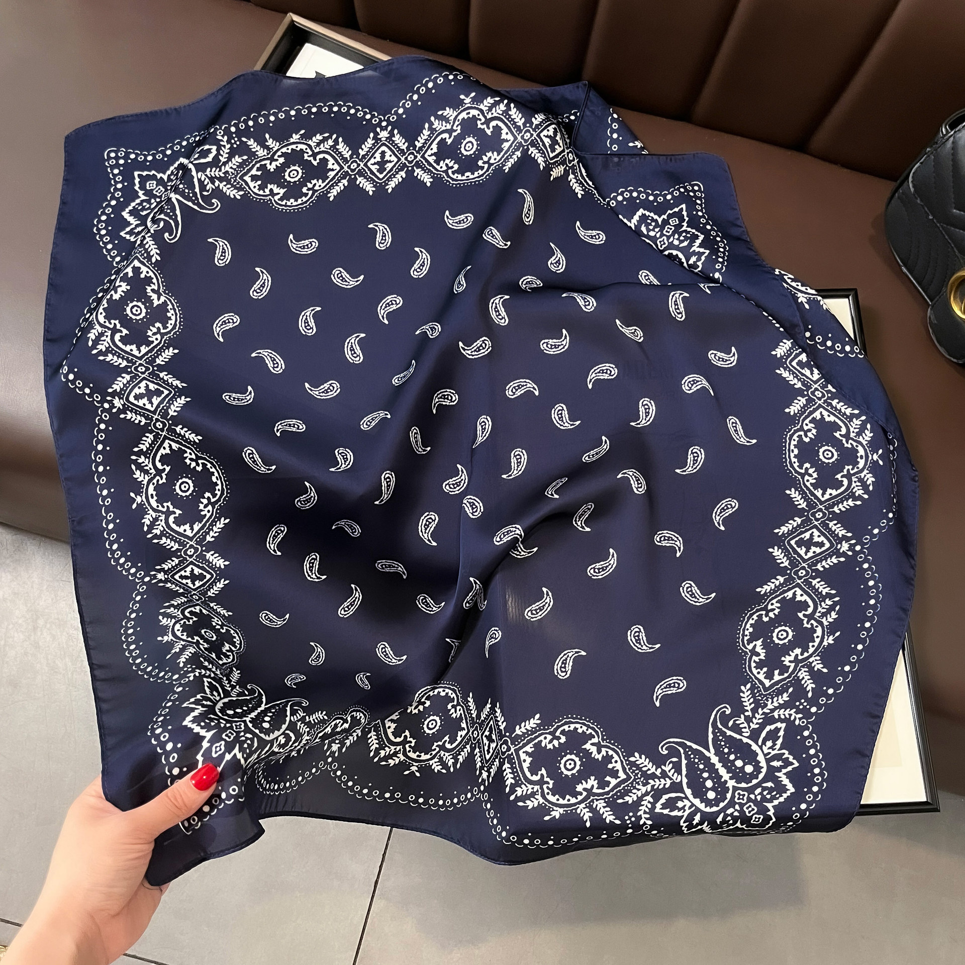 2023 été fleur de cajou polyvalent 70 petit carré écharpe Imitation soie femmes enfants jour cadeau décoration écharpe_voghion.com