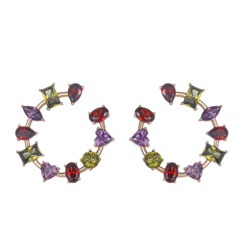 Xuping Europa y los Estados Unidos transfronterizos nuevos aretes de zircon irregulares de color de moda para mujeres aretes de banquete