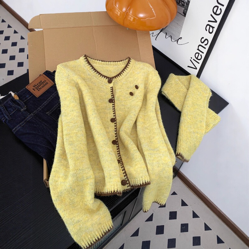 Retro Maple Leaf Yellow Contrast Color Sweater Coat with Scarf for Women, Autumn and Winter, Casual and Stylish Loose Knit Cardigan Top Retro Maple Leaf Yellow Contrast Color Sweater Coat with Scarf for Women, Autumn and Winter, Casual and Stylish Loose Knit Cardigan Top