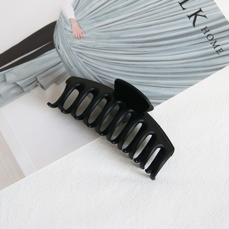 Holiday Occasion Women's Retro Solid Color Plastic Resin Spray Paint Hair Claws