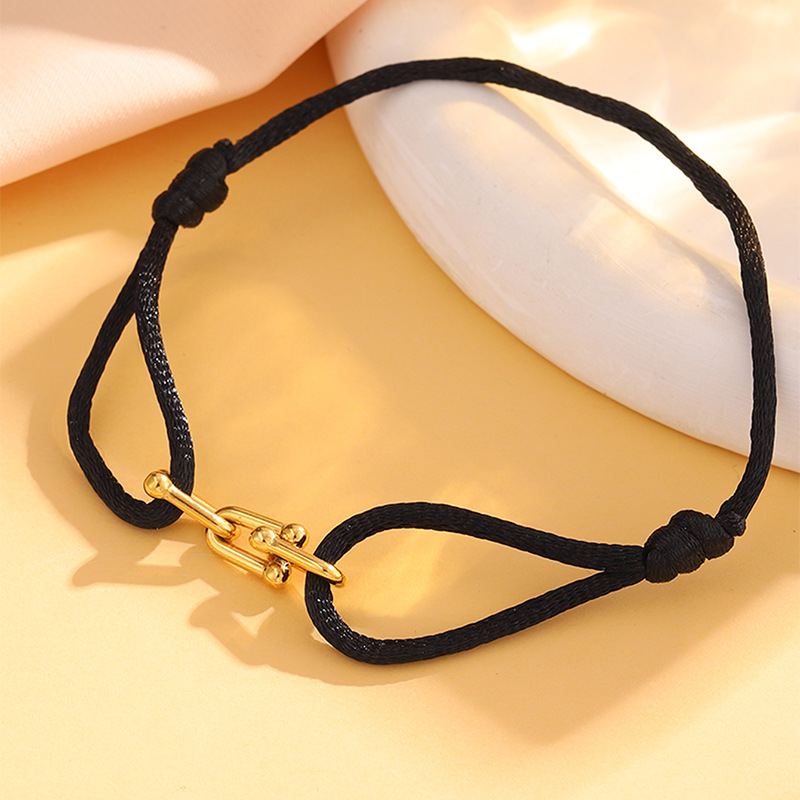 Personalidad creativa joyería de acero inoxidable en forma de U cuerda de mano tejida a mano venta caliente europea y americana joyería de cuerda roja simple y versátil