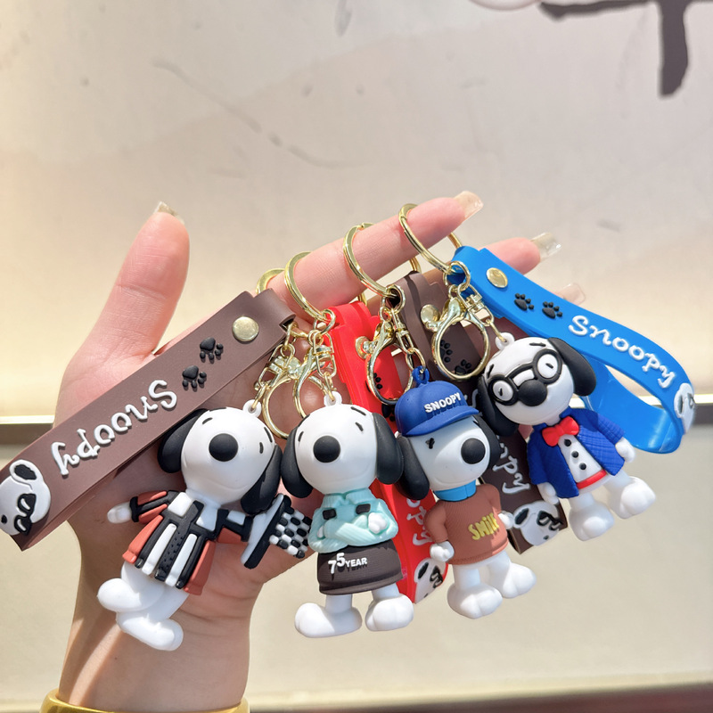 Cartoon Snoopy 3D Figurine Keychain Cute Bag Pendant Car Keychain Student Backpack Small Ornament