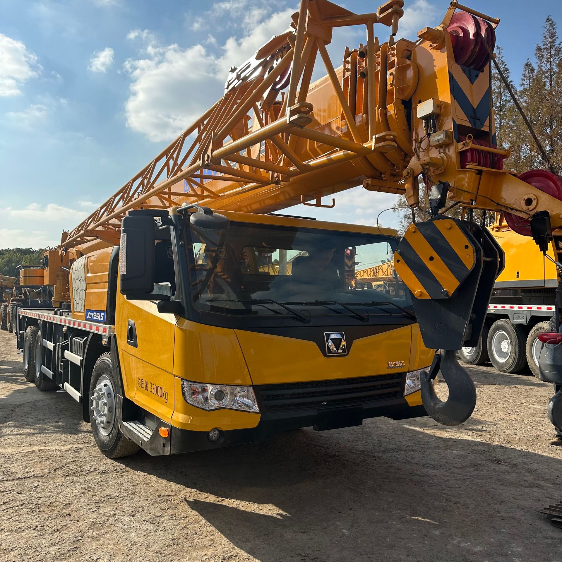 Venta de segunda mano XCMG 25 toneladas grúa precio de exportación barato formalidades completas grúa grúa de automóviles XCMG