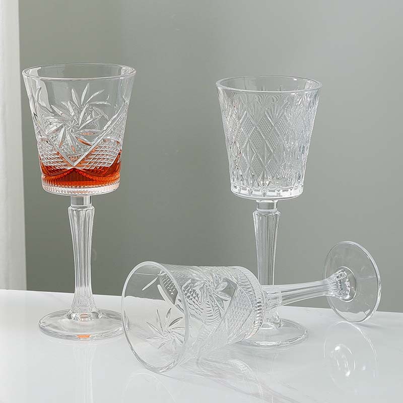 Vintage tazas de vino a rayas verticales tazas de vidrio de pie alto tazas de champán caseras europeas de alto valor de vino tazas de vino de fruta