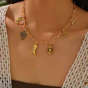 Колье с подвесками-туфелькой и шляпой тонкая цепочка