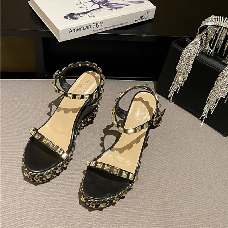 Elegant Women's Wedge Sandals With Studded Straps For Summer_voghion.com