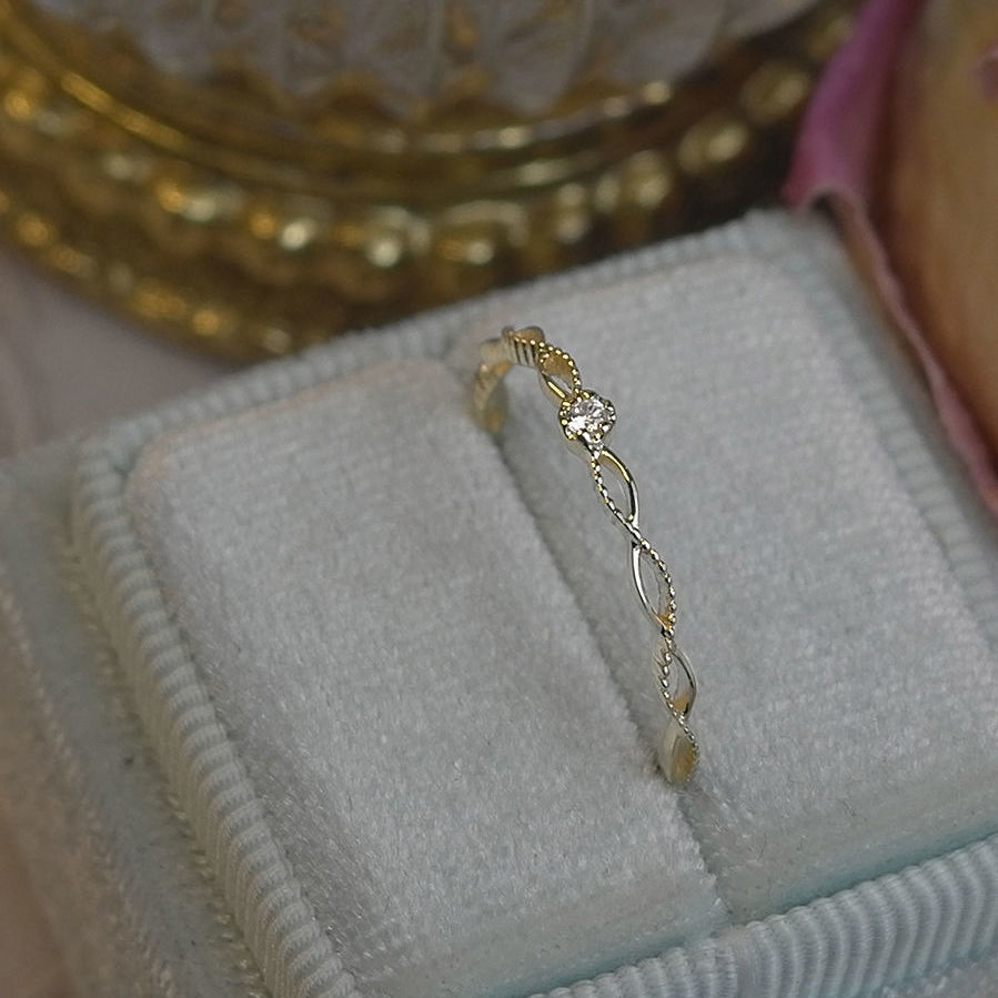 【透かし網】日系の軽い豪華な指輪の透かし彫りの細いドリルの高級感の女性のクリスマスのプレゼントの百合のシンプルな指輪