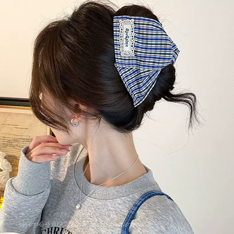 韩系蓝色格子三角抓夹女2026新款后脑勺饱满盘发鲨鱼夹发夹头饰女