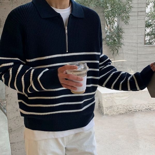 Knitted fashionable sweater with zipper