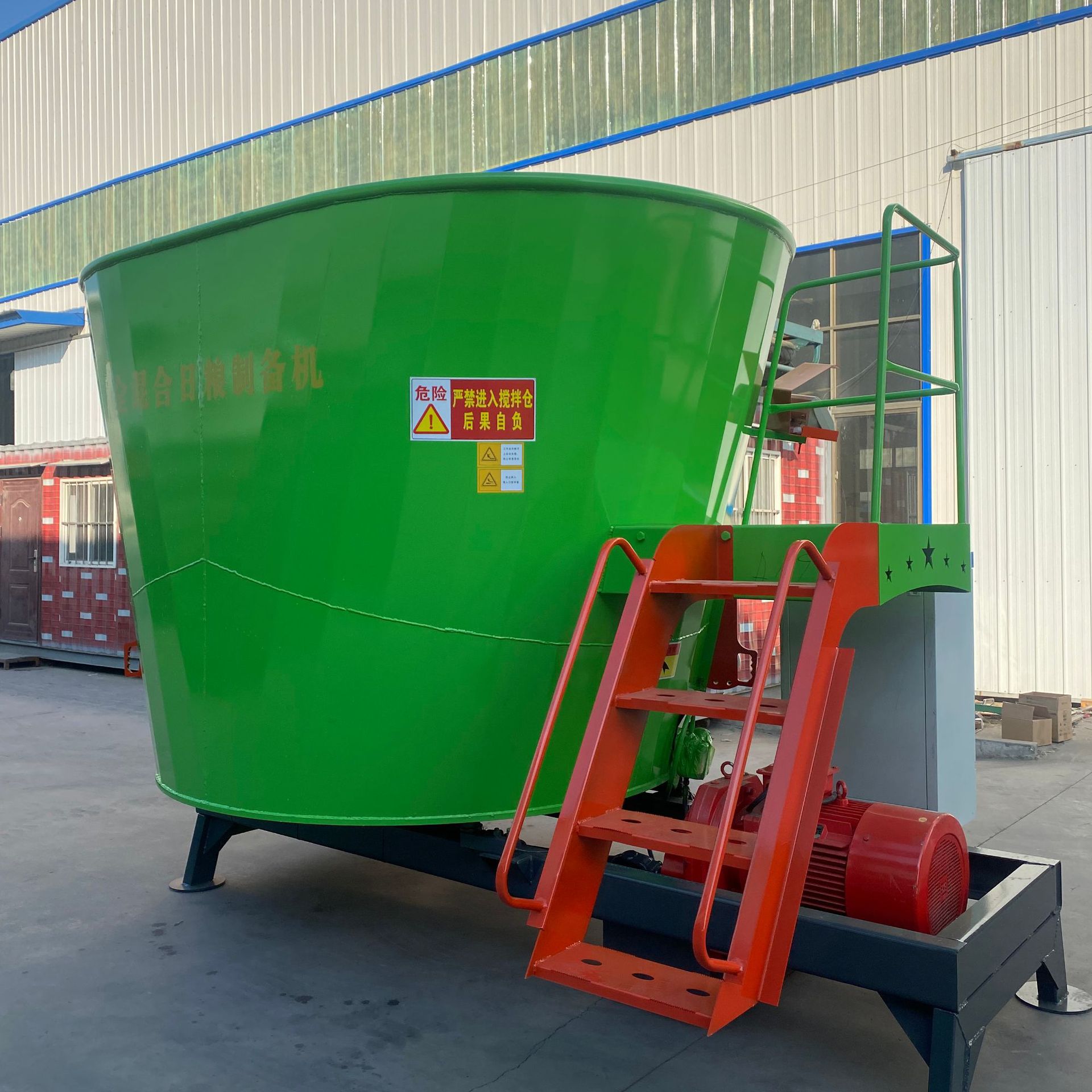 供应5-9-12立方立式全日粮制备机TMR饲料搅拌机牛羊草料搅拌机