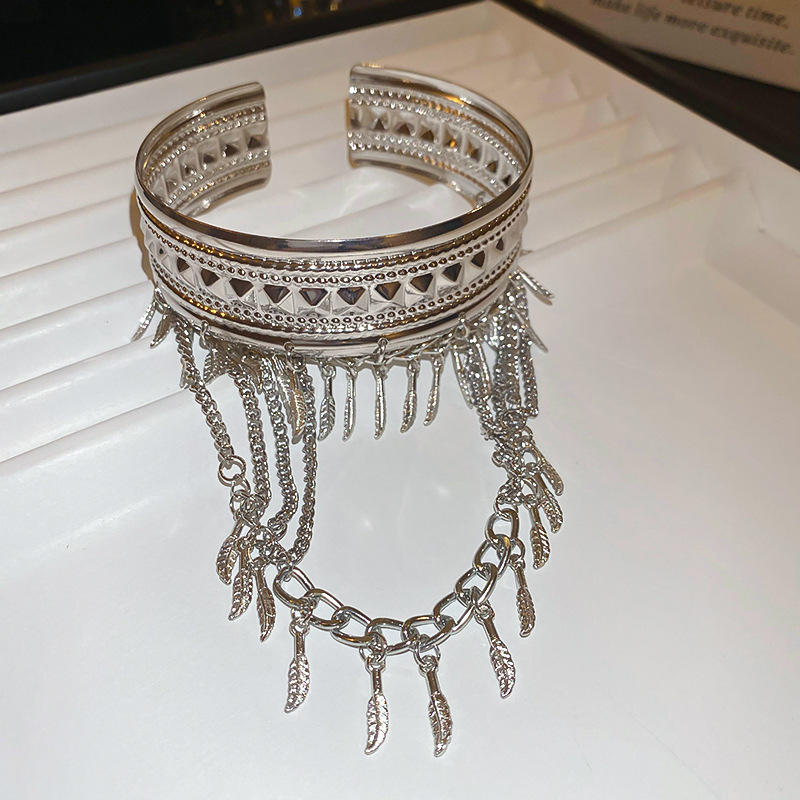 Brazalete de borla de cadena de plumas de metal transfronterizo, brazalete, diseño de moda personalizado, pulsera exótica, joyería femenina