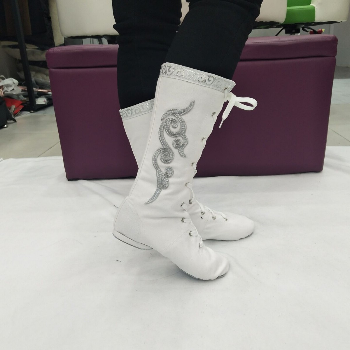 Zapatos largos botas de baile femenino lado mongol Flor botas de cuero zapatos de práctica de baile Xizango masculino zapatos de rendimiento de la etapa zapatos de práctica