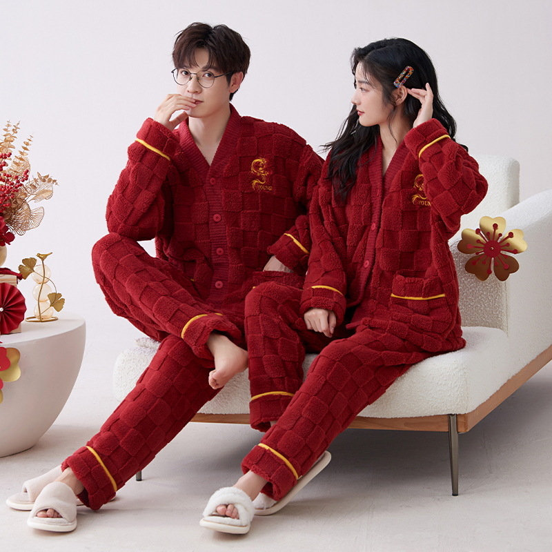 Pareja de pijamas de otoño e invierno para hombres y mujeres de lana de coral engrosada de franela forrada de lana traje rojo de boda