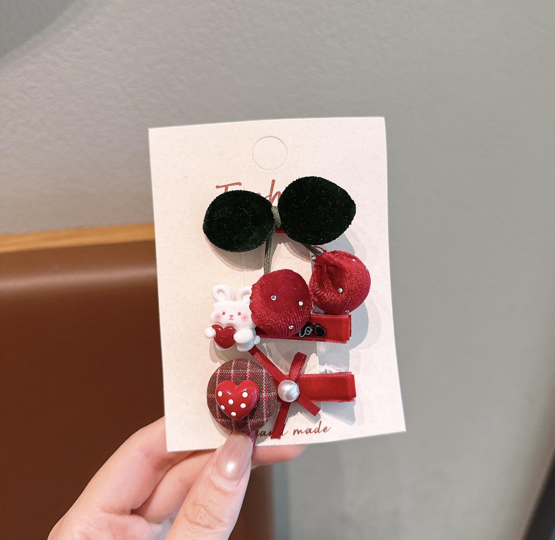 Chica de viento vino rojo almohada de terciopelo de la universidad anillo de cabello de boca de pato joyería de cabello de bebé clip de cabello de niños rojo en línea