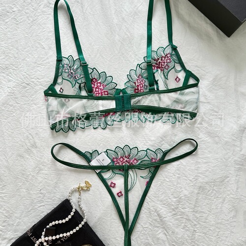 Ultra-thin European and American-style lace sexy lingerie set—effortlessly alluring bra designed to make larger chests appear smaller and prevent sagging, exclusively for women