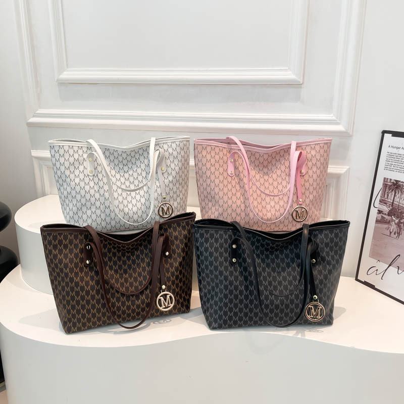 Bolso de moda para viajar bolso de mujer 2025 nueva primavera nicho popular bolso de hombro de gran capacidad bolso de mano