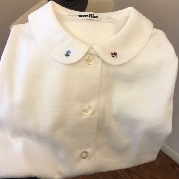 In Stock: Xiaohua's New Children's Long-Sleeve Shirt with Three Small Flower Embroidery on the Collar, Classic Style