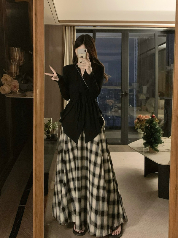 大码女装v领长袖修身显瘦开衫上衣+格子大裙摆两件套|undefined