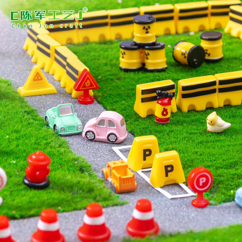 Micro landscape creative mini Q version car transportation logo DIY decorations accessories miniature scene small ornaments Micro landscape creative mini Q version car transportation logo DIY decorations accessories miniature scene small ornaments