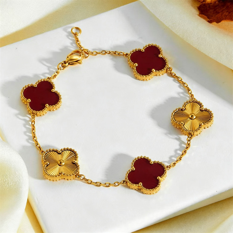 15MM high-end laser gold light luxury four-leaf clover side groove bracelet, designer classic jewelry 15MM high-end laser gold light luxury four-leaf clover side groove bracelet, designer classic jewelry