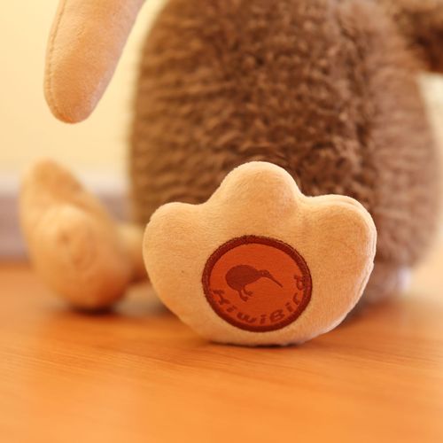 Simulated kiwi bird doll New Zealand's national bird kiwi plush toy fluffy cute bird fabric doll