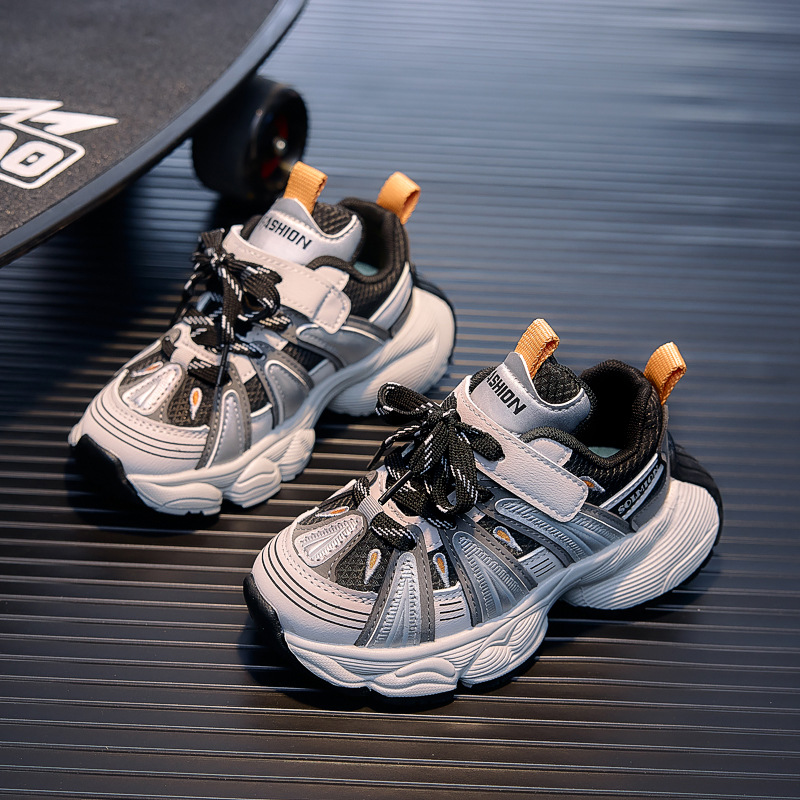Zapatos deportivos para niños 2026 primavera nuevo tipo de zapatos de running de suela suave para niños zapatos transpirables de papá zapatos de estudiantes en stock
