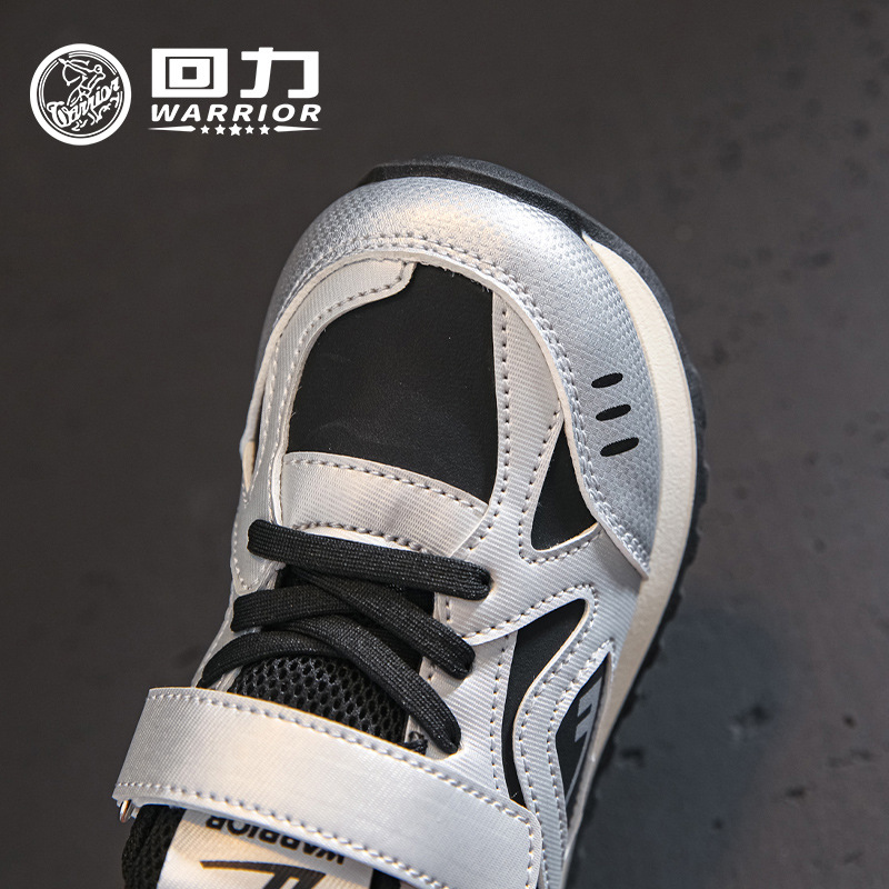 Cuero de otoño nuevo tipo de zapatos deportivos para niños y niñas, zapatos de entrenamiento beige, zapatos casuales bajos, zapatos de estudiantes