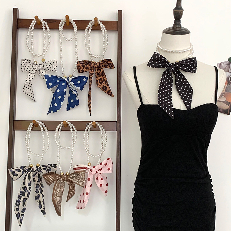 Collar de perlas Pañuelo de seda pequeño de tira larga Sentido de alta calidad Primavera y verano Nuevo estilo Bufanda de todo fósforo Turbante retro Cinta para el cabello