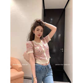 邱肉瑶 2026夏季新款条纹针织衫薄款女小香风短袖粉色开衫恤上衣