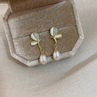 New Natural Freshwater Mother-Of-Pearl Butterfly Earrings for Women Summer Simple 14K Gold Injection High-End Earrings Ins Style