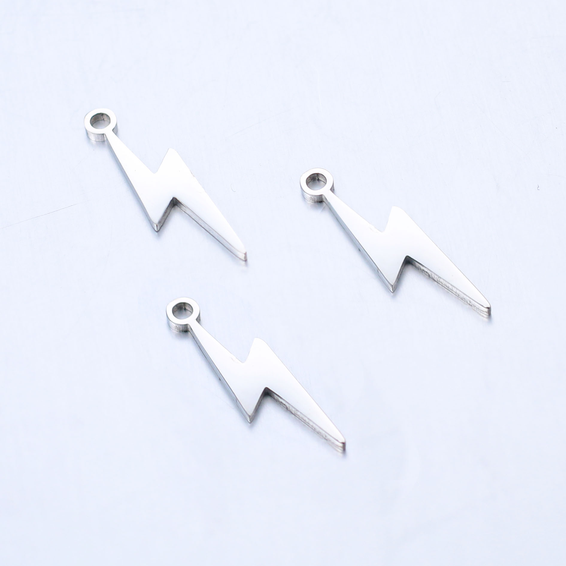DOOYIO 5 Stück/Set Edelstahl Hochwertiger Blitz-Anhänger DIY Persönlicher Einfacher Blitzförmiger Anhänger Zubehör – Detail 4