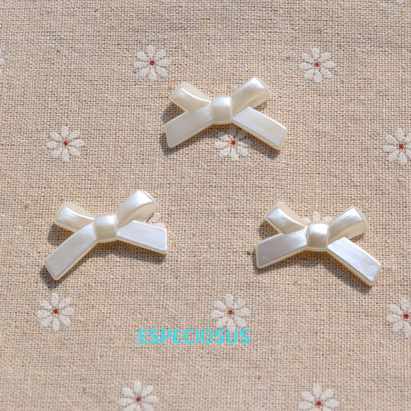 Pearl acrylic beads with bow