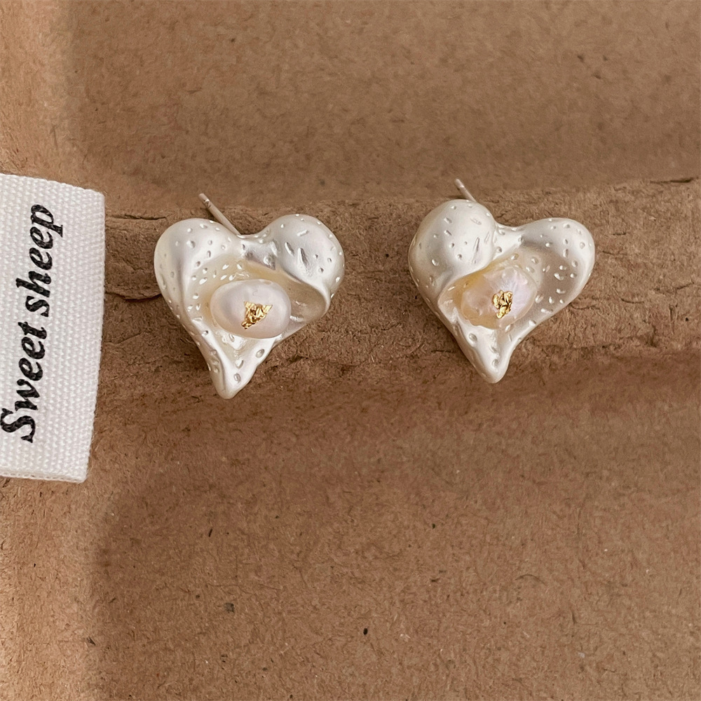 1 Pair Elegant Sweet Heart Shape Plating Copper Freshwater Pearl Ear Studs display picture 5