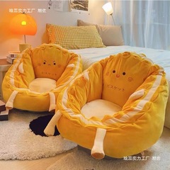 誕生日プレゼントの女の子が彼女の親友の女の子に実用的な冬寮の好物高級感を与える