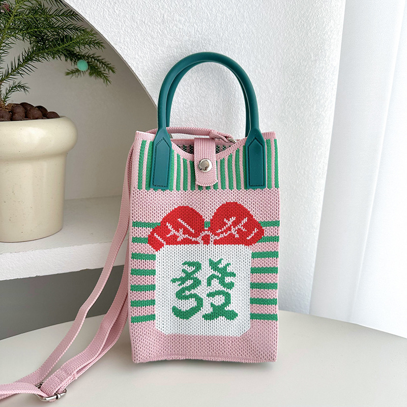 Mariposa rosa con cabello