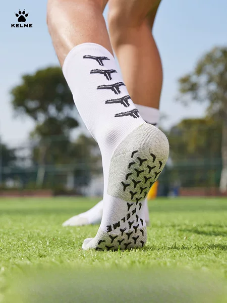 KELME mid-calf anti-slip soccer socks, thickened with a terry cloth sole and silicone anti-slip technology, for soccer training and sports
