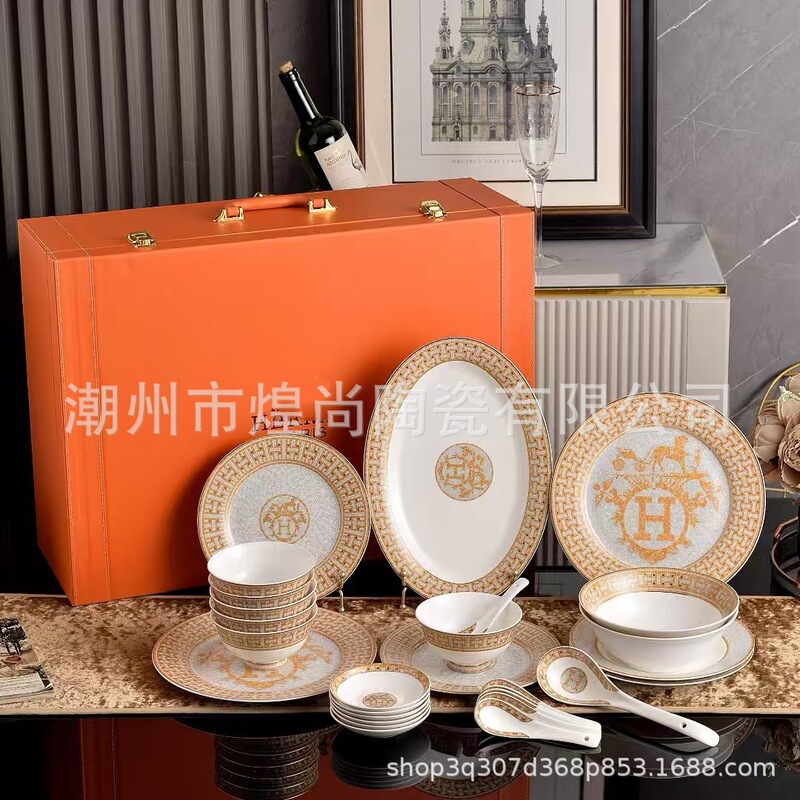 European-Style Light Luxury Golden Carriage 28-Piece Tableware Set Bone China Bowls, Plates, Cups, and Spoons Combination Set Retro Western Dinner Plate